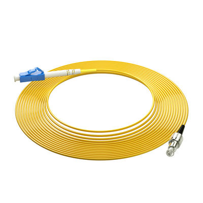 Réseau FTTH FTTxFTTB Couleurs personnalisées 2.0mm OS2 Coupler en mode unique Cable à fibre optique avec connecteurs LC/UPC-FC